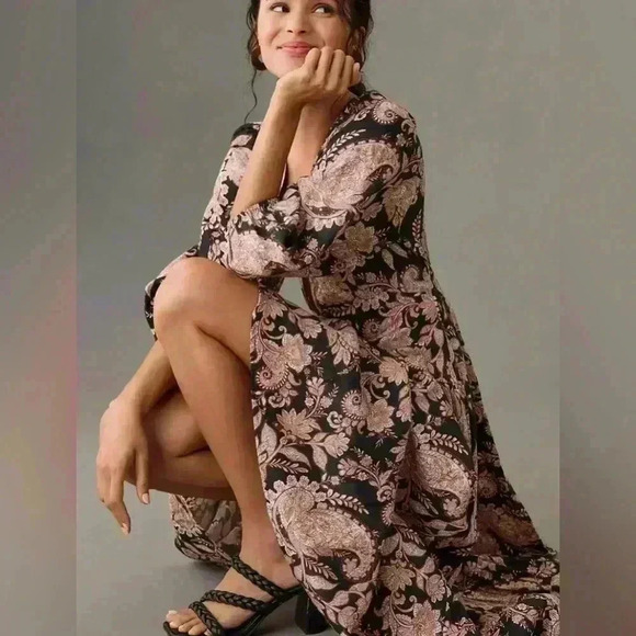 ANTHROPOLOGIE KIVARI V-Neck Puff-Sleeve Linen Dress - Picture 3 of 16